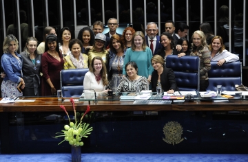 Maria da Penha poderá ser indicada para Prêmio Nobel da Paz 2016