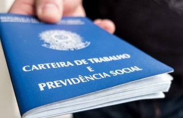 Reforma trabalhista vai formalizar jornada de 12 horas, diz ministro