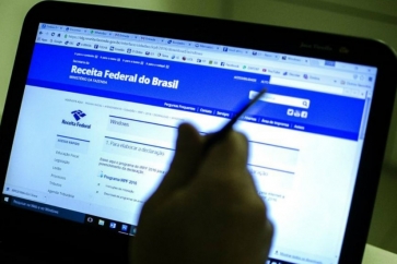 Receita recebe 490 mil declarações de IR no primeiro dia de entrega