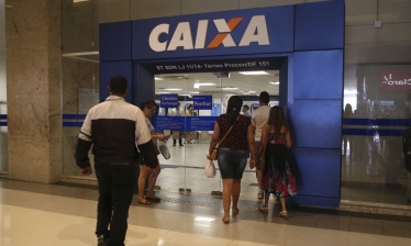 Saque de auxílio emergencial começa a ser liberado