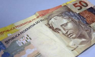 Até dezembro o 13º salário poderá injetar R$ 215 bilhões na economia, diz Dieese