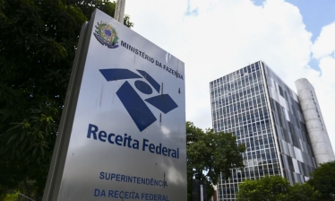 Receita paga restituições de lote residual do IRPF de novembro