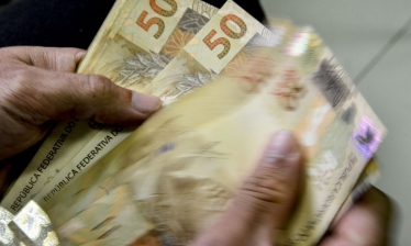 Salário mínimo de R$ 1.320 entra em vigor 