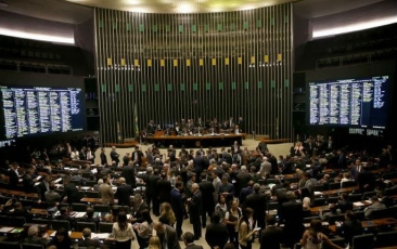 Câmara começa a debater e votar reformas trabalhista e da Previdência