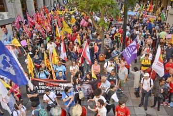 Centrais sindicais protestam contra Reforma Trabalhista com ato simbólico