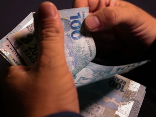 Brasileiros já pagaram mais de R$ 1 trilhão em impostos este ano