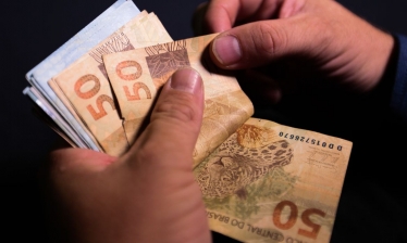 Salário mínimo sobe para R$ 1.302 em 1º de janeiro 