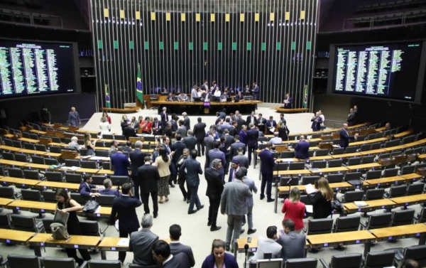 Mudanças no ensino médio refletem consulta pública que ouviu 150 mil estudantes